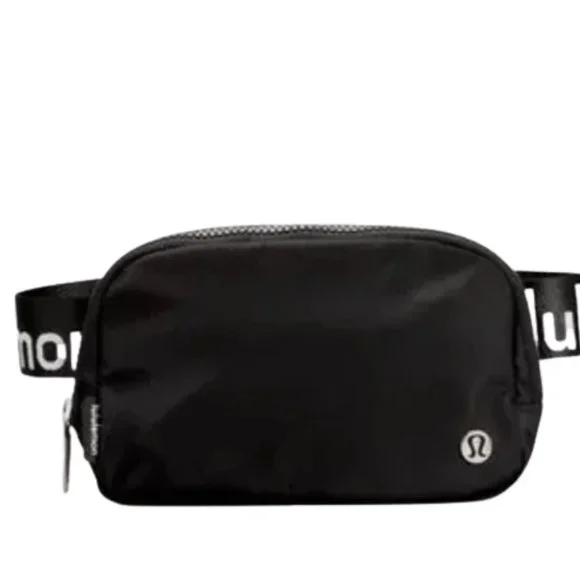 lululemon ブラック バッグ lululemon】On My Level Barrel Duffle Bag/ダッフルバッグ16L